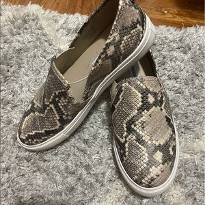 Steve Madden slip ons
